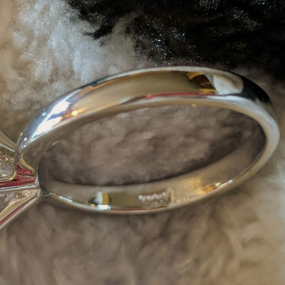 Ring - Picture 3 of 8